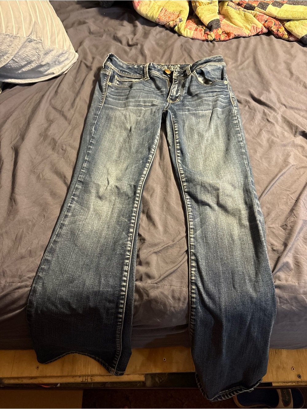 American Eagle Outfitters Women's Flared Jeans in Dark Blue Wash